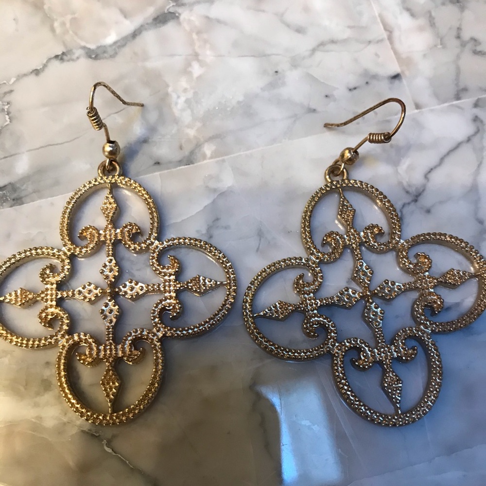 COSTUME EARRINGS BEAUTIFUL